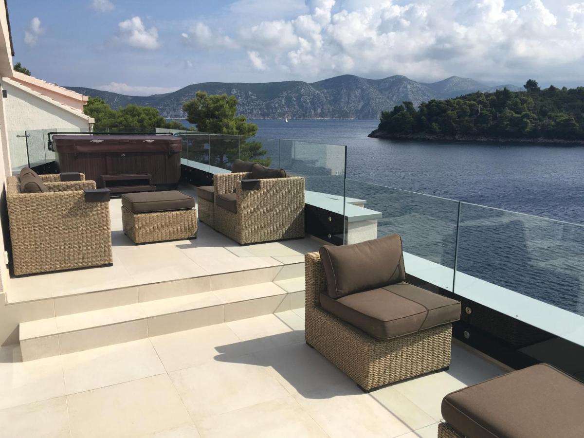 High View-A Seaside Villa With Huge Jacuzzi Račišće Exteriör bild